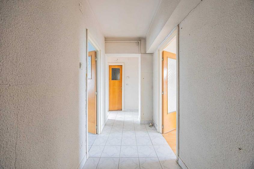 Apartament cu 3 camere decomandat în Timișu de Jos