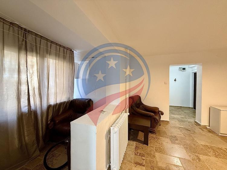 Apartament cu 3 camere semidecomandat în 1 Mai