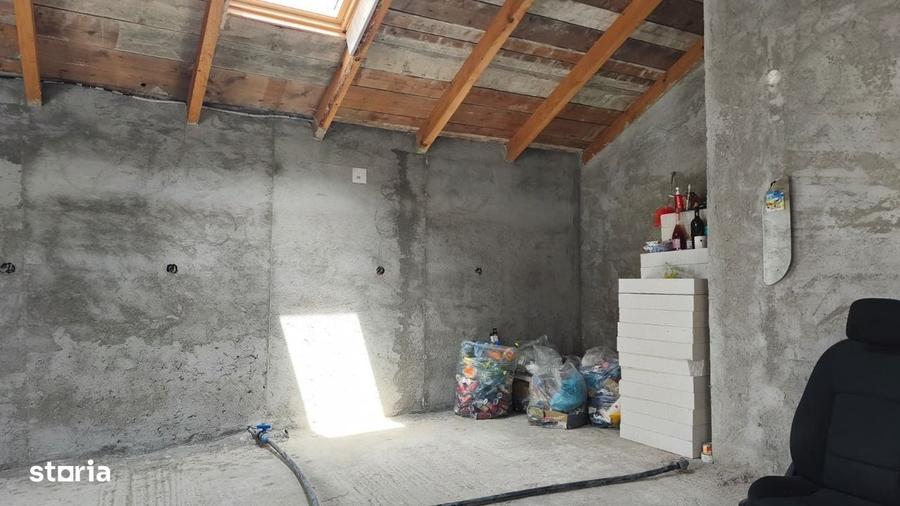 Casă cu 4 camere în Bejan