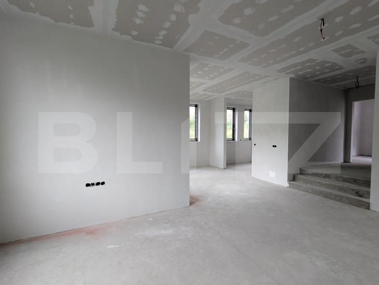 Duplex cu 4 camere cu Canalizare în Aiton