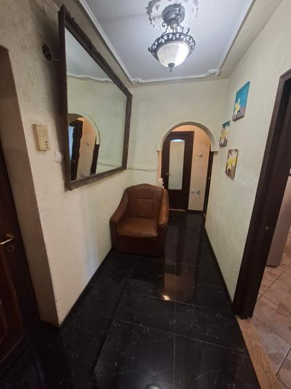 Apartament cu 2 camere decomandat, zona Targu Cucu - 6
