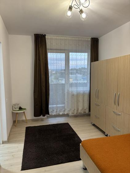 Apartament cu 3 camere decomandat în Dâmbul Rotund
