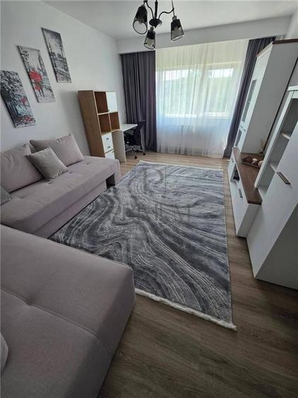 Apartament cu 3 camere decomandat în Girocului