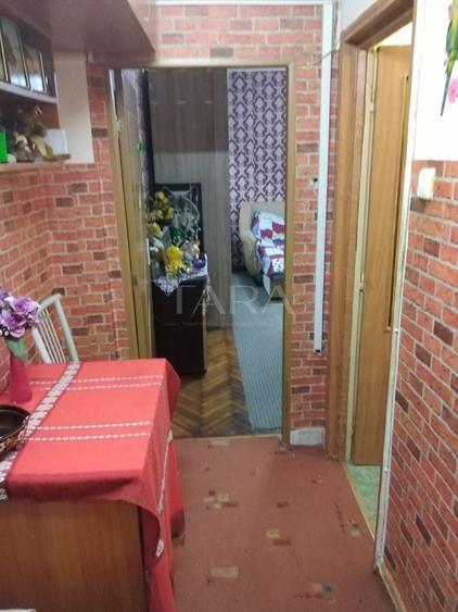 Garsonieră decomandată în Gruia