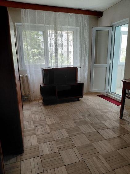 Apartament cu 2 camere decomandat în Micro 17