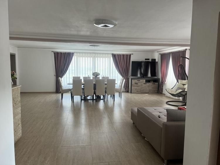 Casă cu 4 camere în Drăgești