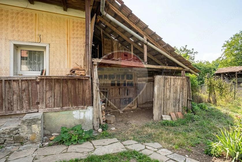 Casă cu 2 camere cu Teren 3618 Mp în Moldovenești