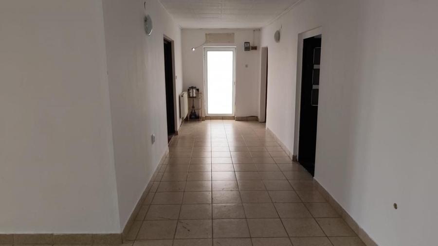 Casă individuală cu 7 camere cu Canalizare în Păulești