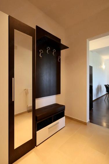 Apartament cu 3 camere semidecomandat în Subcetate
