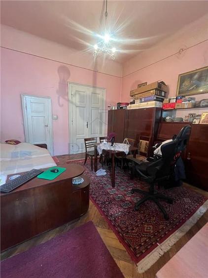 Apartament cu 3 camere circular în P-ța Unirii