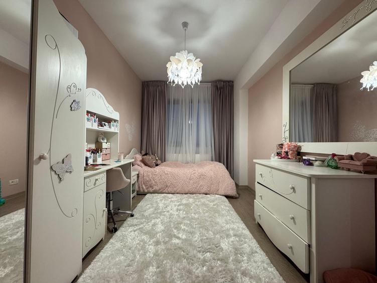 Apartament cu 3 camere semidecomandat, mobilat în Sisești