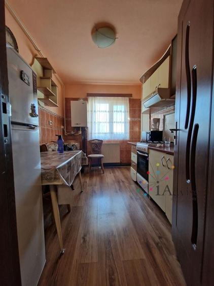 Apartament cu 3 camere decomandat în Noua