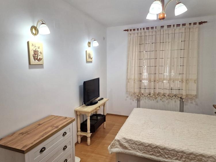 Apartament cu 3 camere semidecomandat în Floreasca