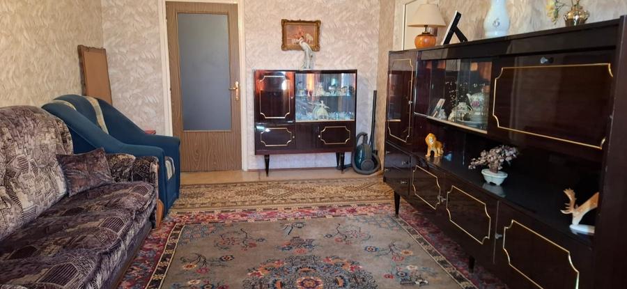 Apartament cu 3 camere semidecomandat în Colentina