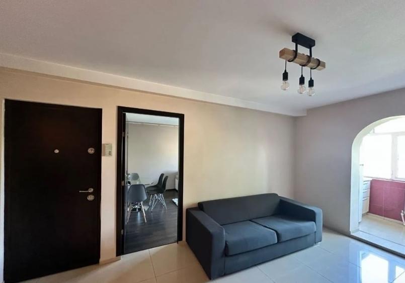 Apartament cu 3 camere decomandat în Nicolina