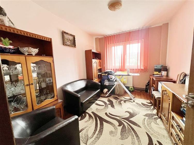 Apartament cu 4 camere decomandat, mobilat în Răcădău