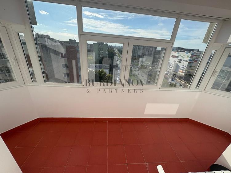 Apartament cu 3 camere decomandat în Drumul Taberei