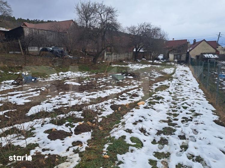 Casă cu 2 camere cu Teren 1400 Mp în Central