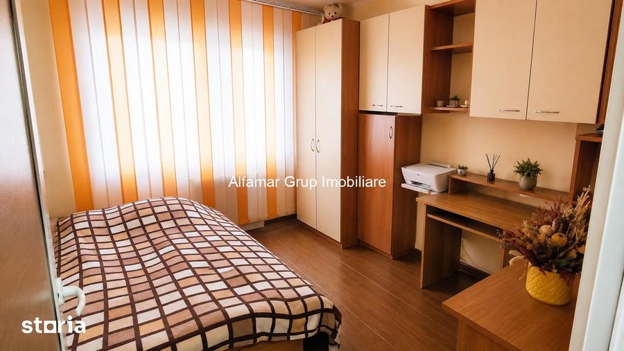 Apartament cu 4 camere decomandat în Berceni
