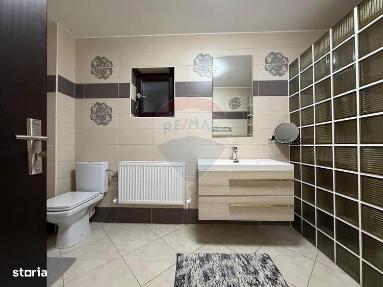 Casă cu 5 camere cu Teren 375 Mp în Șerbănești