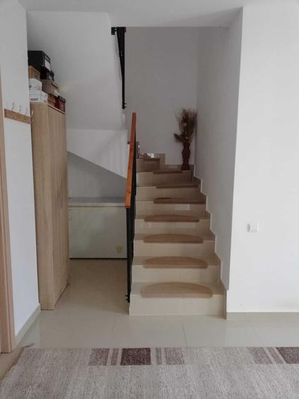 Casă cu 4 camere cu Teren 220 Mp în Central