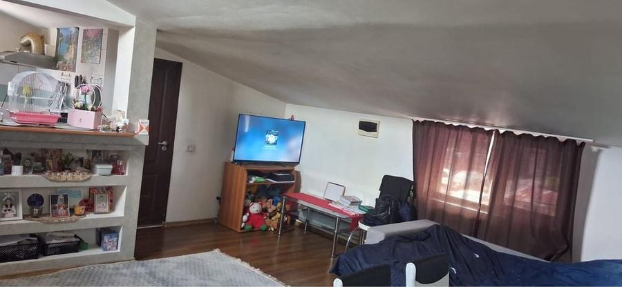 Casă cu 4 camere semidecomandat în Central