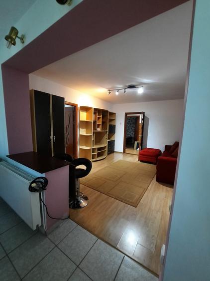 Apartament cu 3 camere decomandat în Tudor