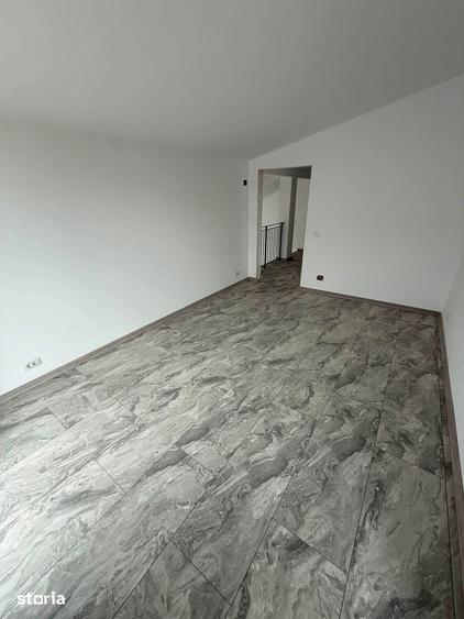 Casă cu 4 camere cu Teren 338 Mp în Calea București