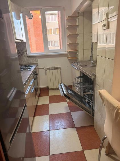Apartament cu 3 camere semidecomandat în Decebal