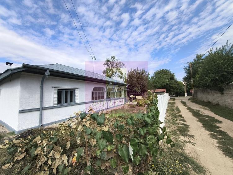 Casă individuală cu 4 camere cu Canalizare în Poșta