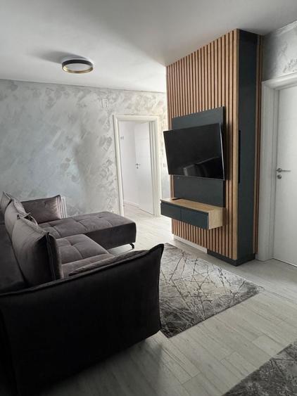 Apartament cu 3 camere decomandat în Cihei