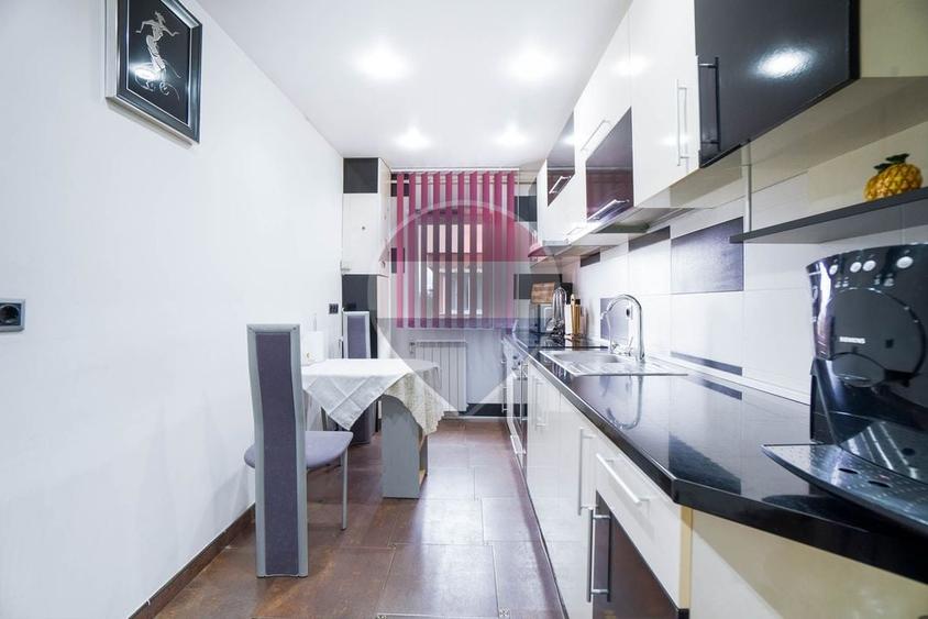 Apartament cu 3 camere decomandat, mobilat în Tractorul
