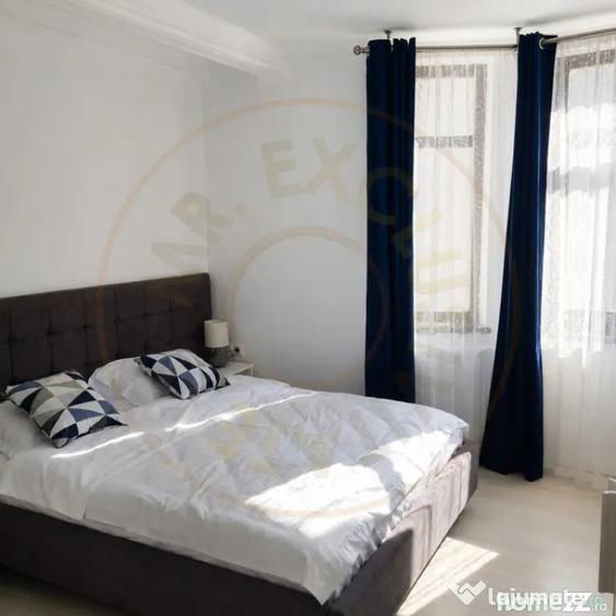 Casă cu 14 camere cu Teren 900 Mp în Central