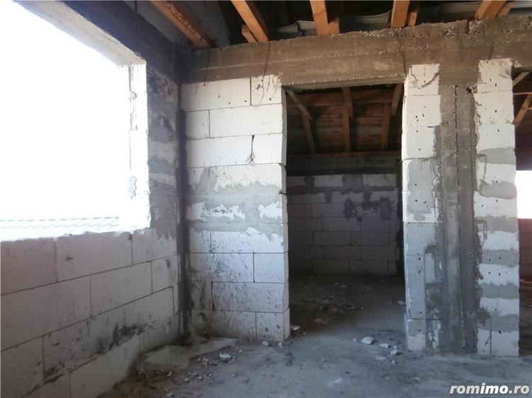 Casă cu 5 camere cu Teren 300 Mp în Lumina