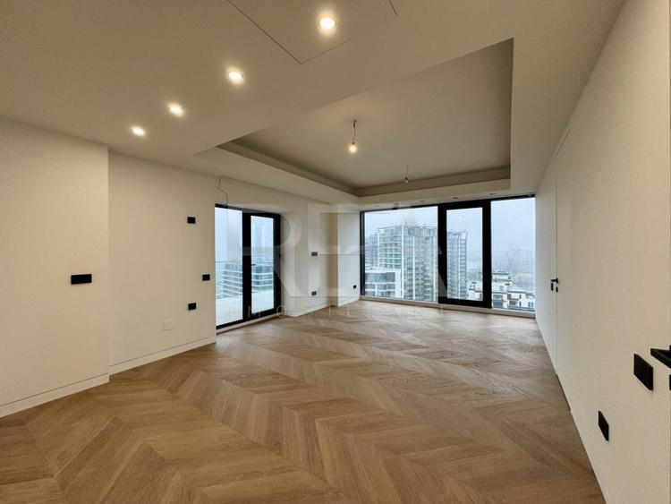 Apartament cu 3 camere semidecomandat în Barbu Văcărescu