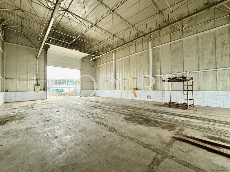 Spațiu comercial, de 1,000 mp, în Central