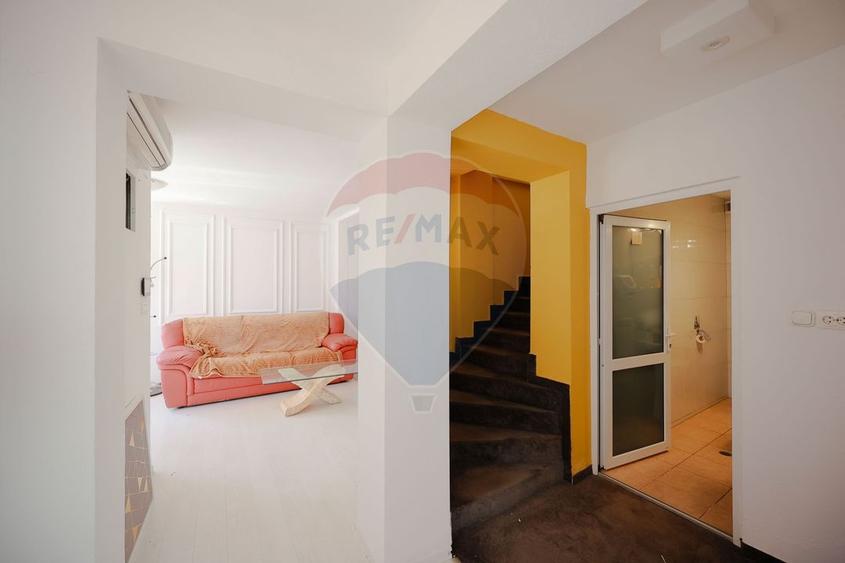 Casă individuală cu 15 camere cu Teren 380 Mp în Decebal