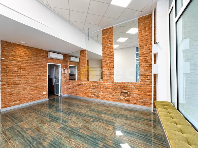 Spațiu comercial, de 54.599998474121 mp, în Central