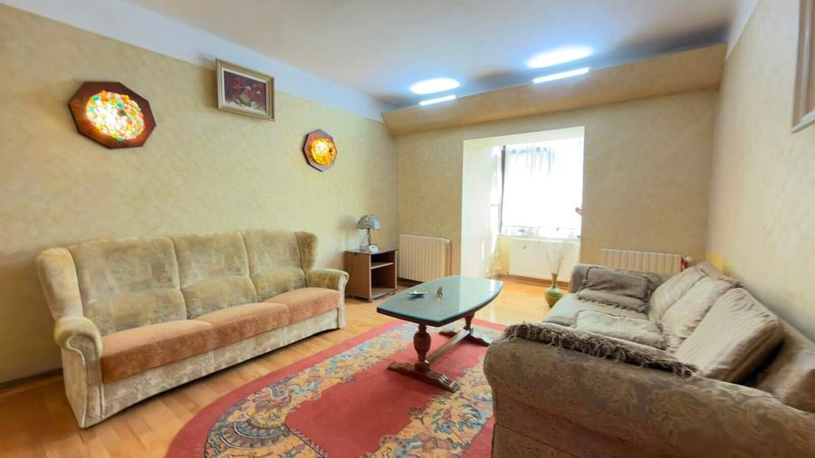 Apartament cu 3 camere decomandat, mobilat în Central