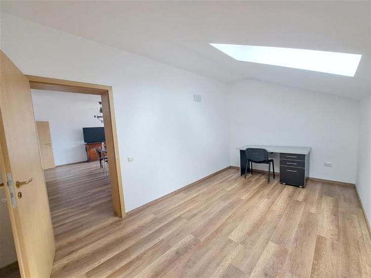 Apartament cu 4 camere decomandat, mobilat în Florești