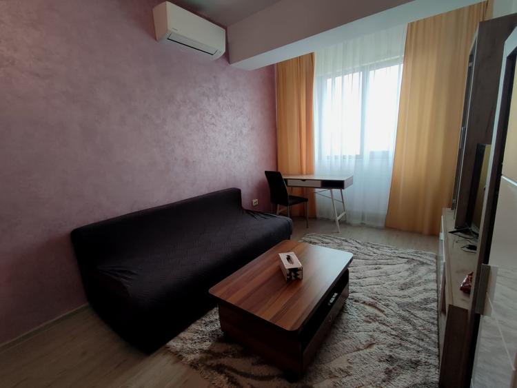 Apartament cu 2 camere semidecomandat, mobilat în Central