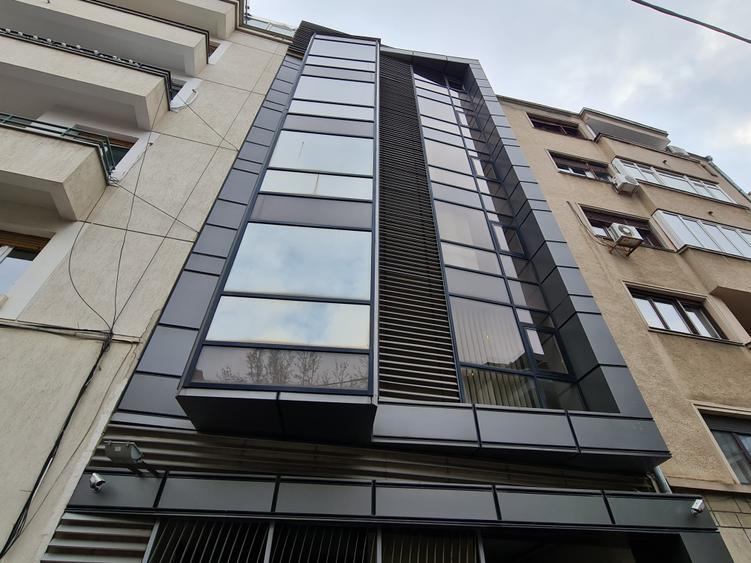 Birou, de 156 mp, în Romană