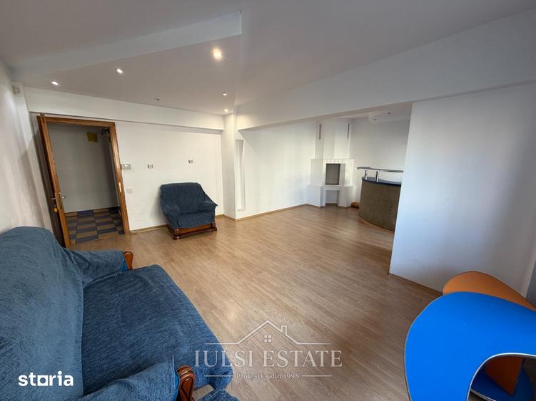 Apartament cu 3 camere decomandat în Republicii