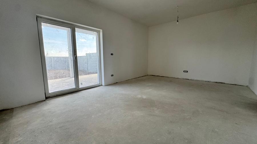 Duplex cu 5 camere cu Canalizare în Giroc