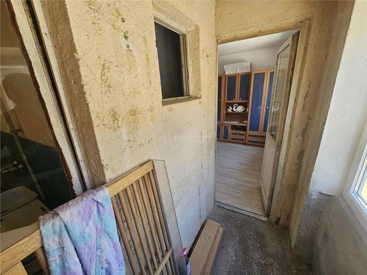 Garsonieră decomandată, mobilată în Micro IV