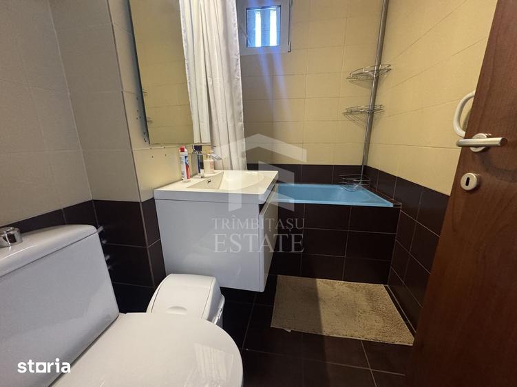 Apartament cu 3 camere semidecomandat în Tei