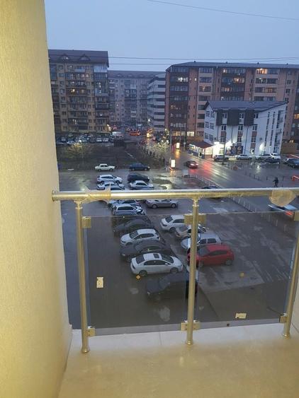 Garsonieră decomandată în Roșu