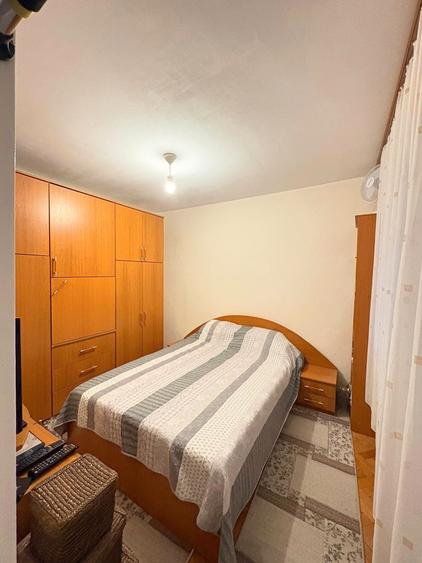Apartament cu 3 camere semidecomandat, mobilat în Circumvalațiunii