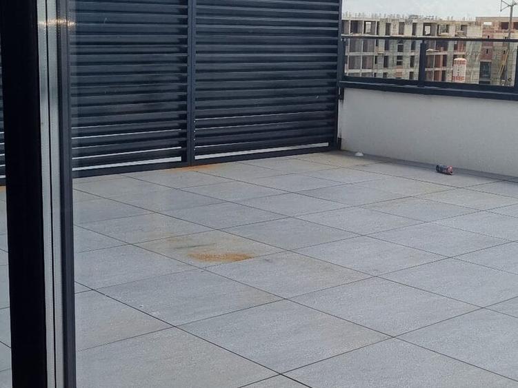 Apartament cu 3 camere semidecomandat în Tunari