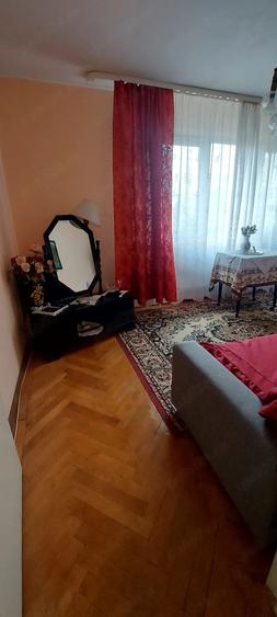 Apartament cu 4 camere semidecomandat, mobilat în Favorit
